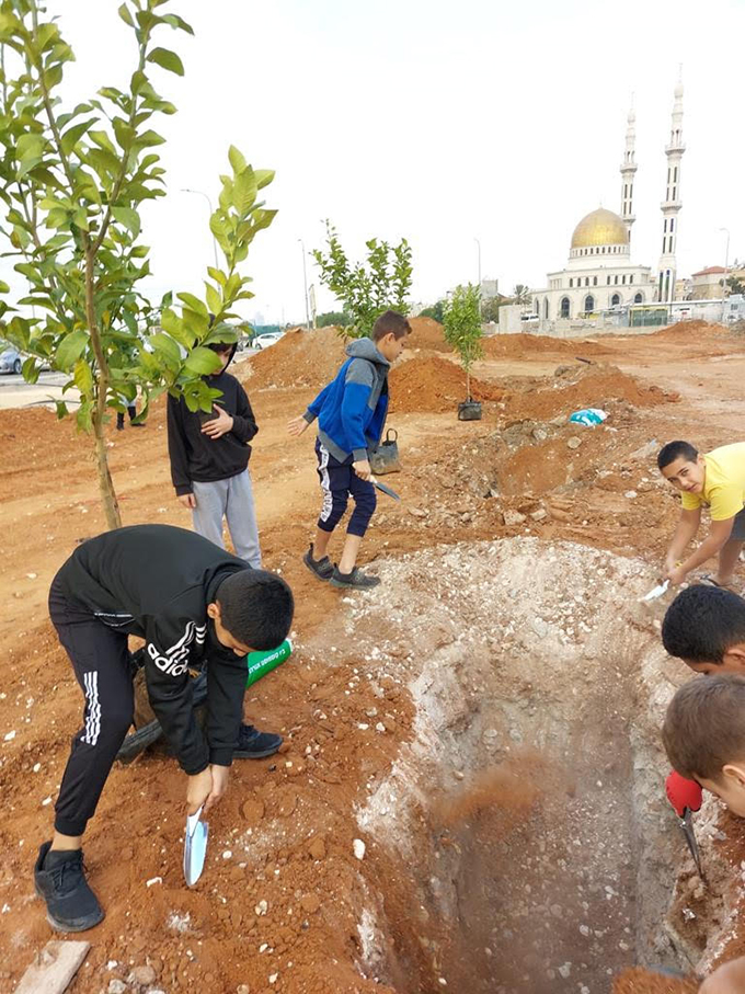 اقامة حديقة جماهيرية في جلجولية 